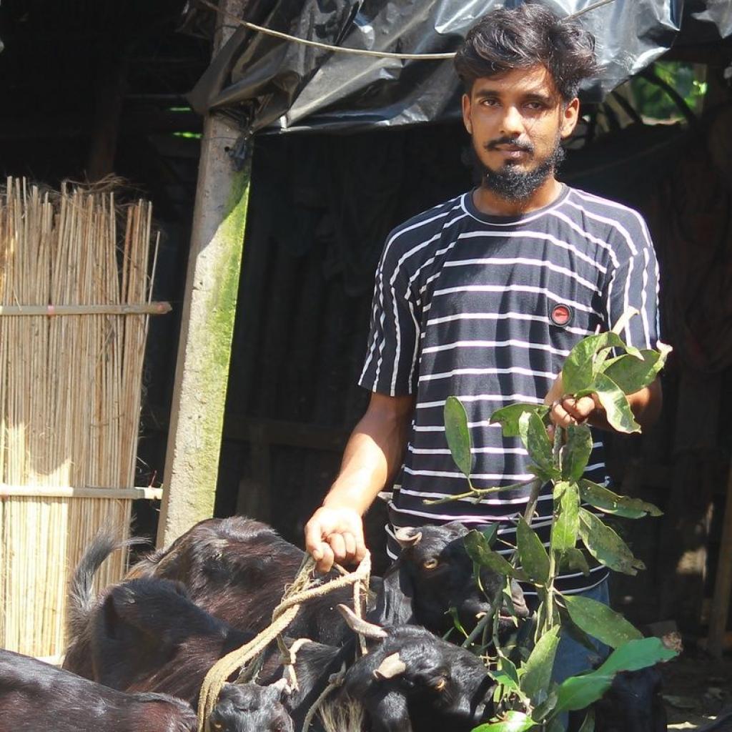 Jony uit Bangladesh met zijn geiten