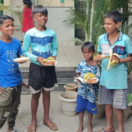 Kinderen bij het station in Calcutta