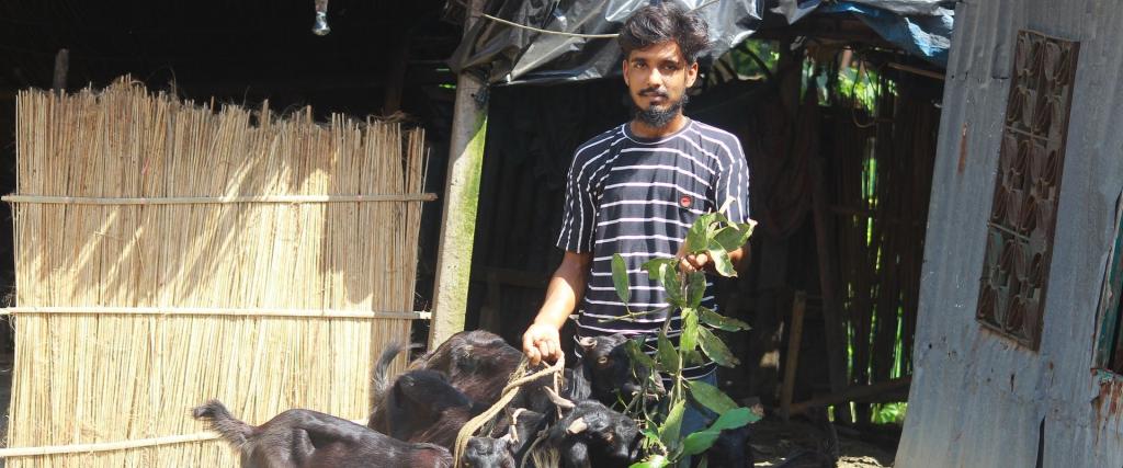 Jony uit Bangladesh met zijn geiten